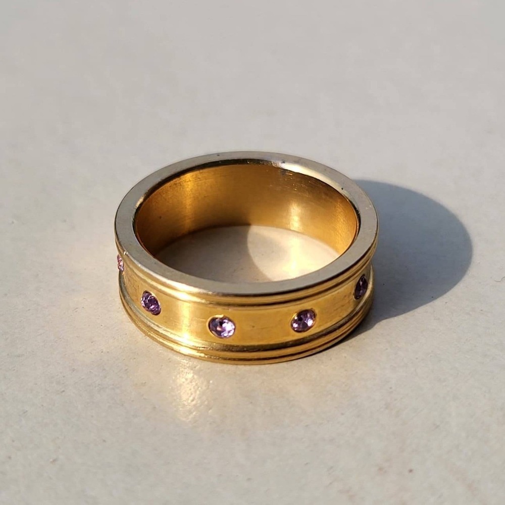 Vintage Gold Tone Band Ring S 7 Gold Purple Stone Inset Wide Channel